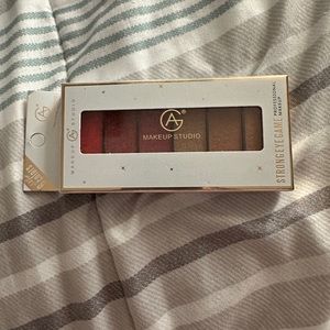 Makeup palate